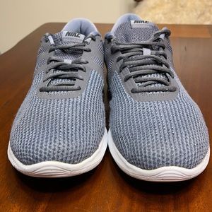 Nike Revolution 4 Grey Running Shoes
